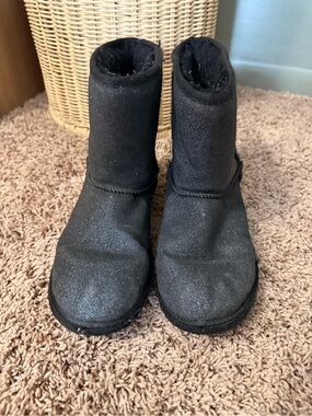 ⭐️UGG Black Glitter Short Shearling Women’s Boots🖤